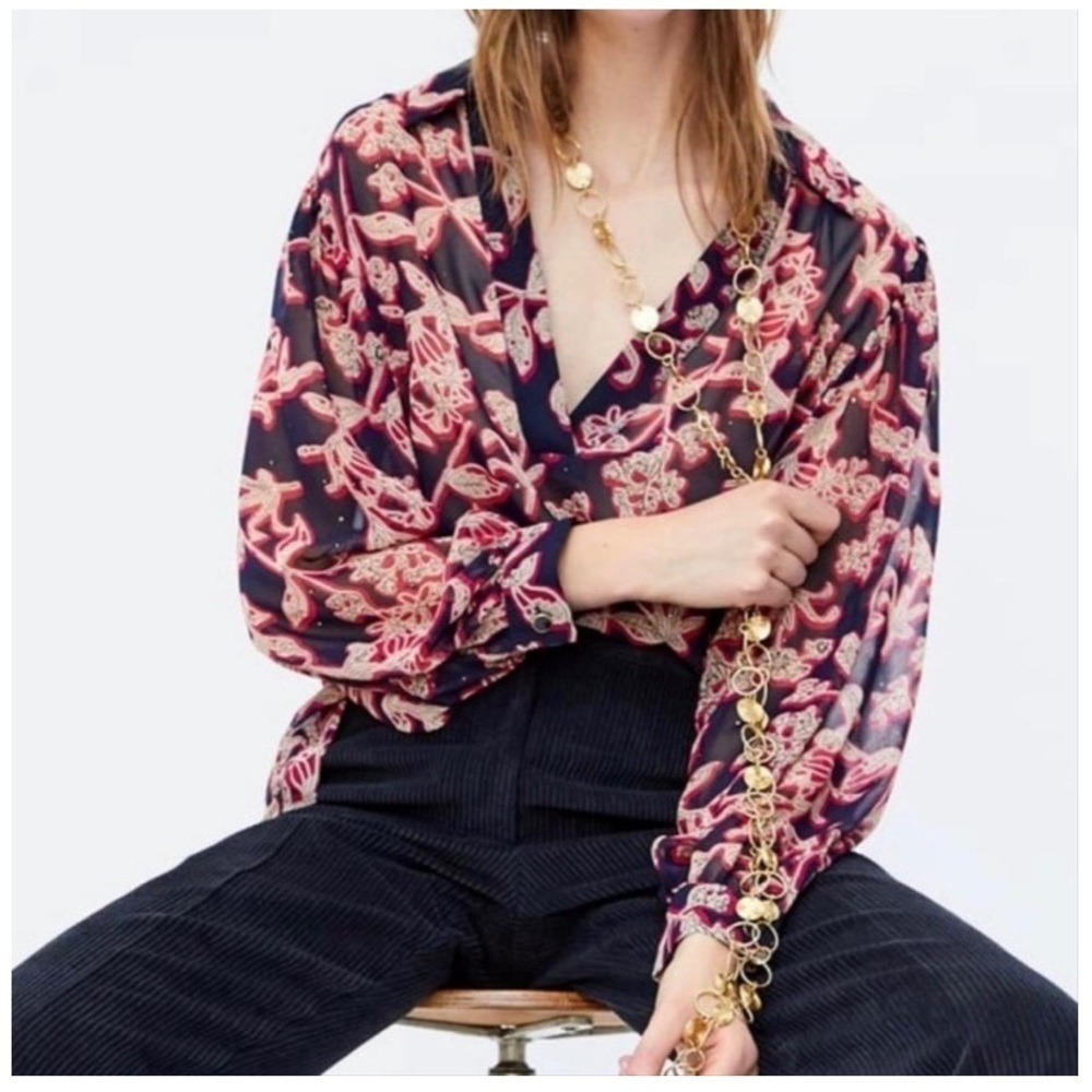𝅺Zara Floral Red & Blue Oversized V Neck Studded Blouse SZ M